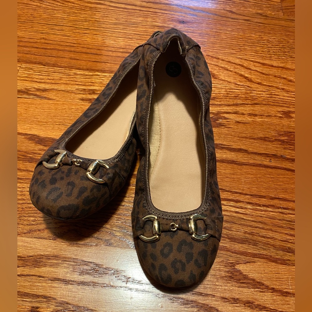 Flat shoes